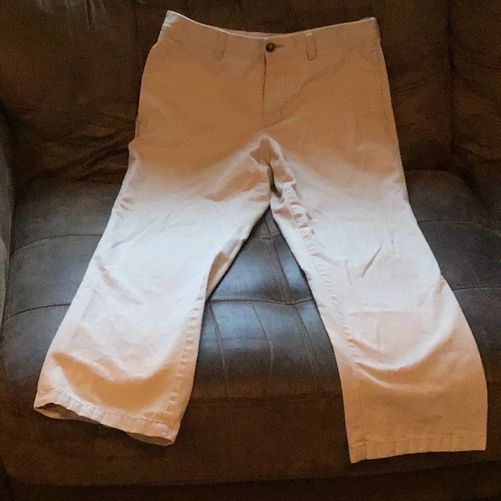 Young men’s Haggar H26 khakis size 33x30